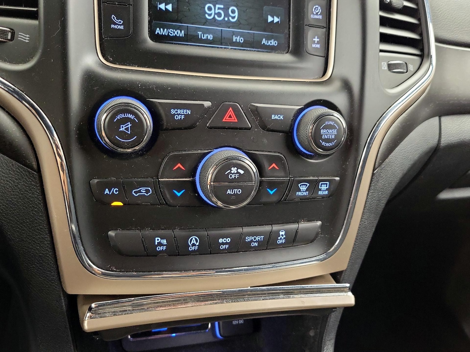 2016 Jeep Grand Cherokee Laredo E - Photo 17