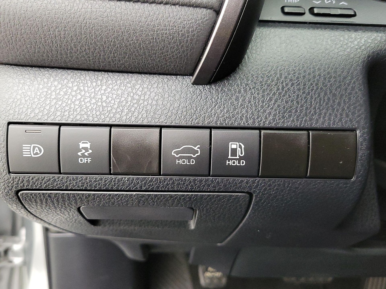 2024 Toyota Camry LE - Photo 14
