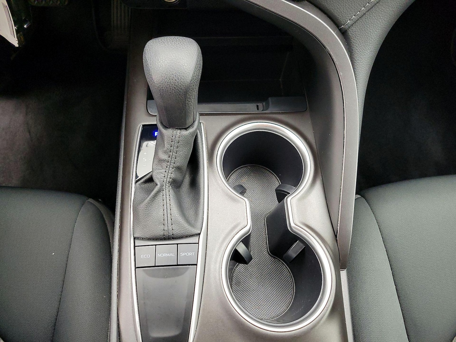 2024 Toyota Camry LE - Photo 18