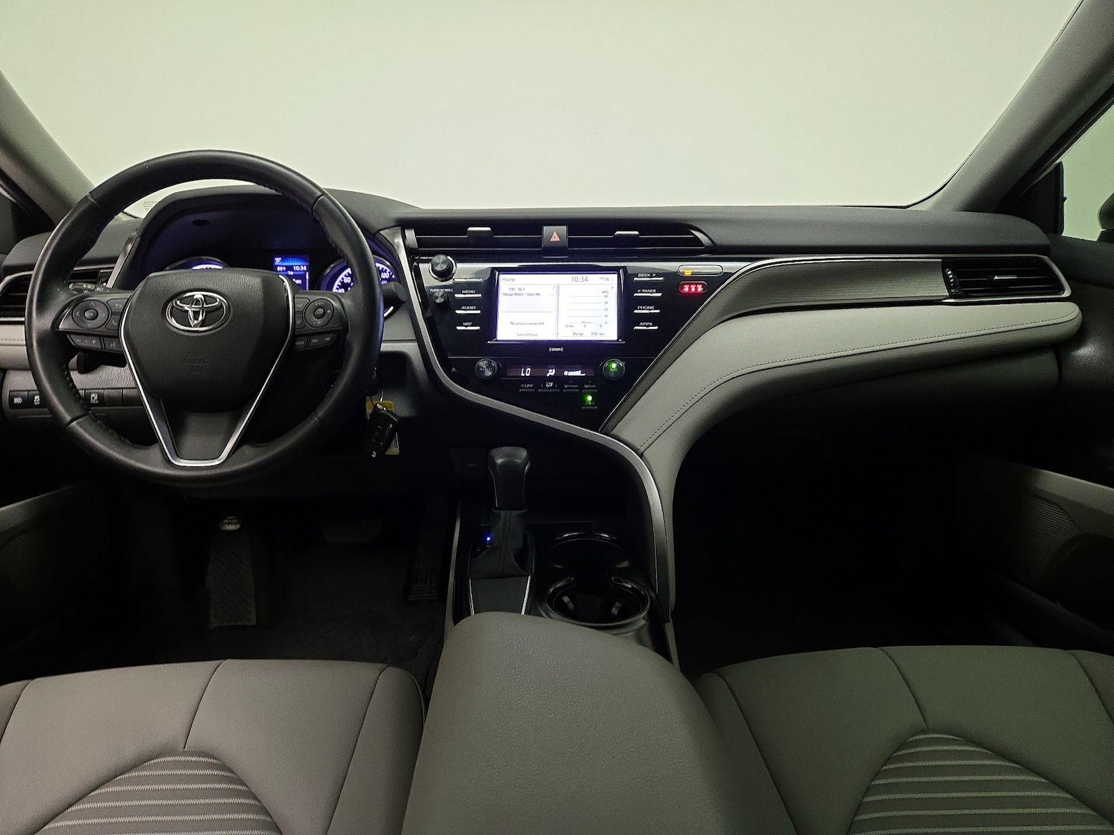 2020 Toyota Camry SE - Photo 10