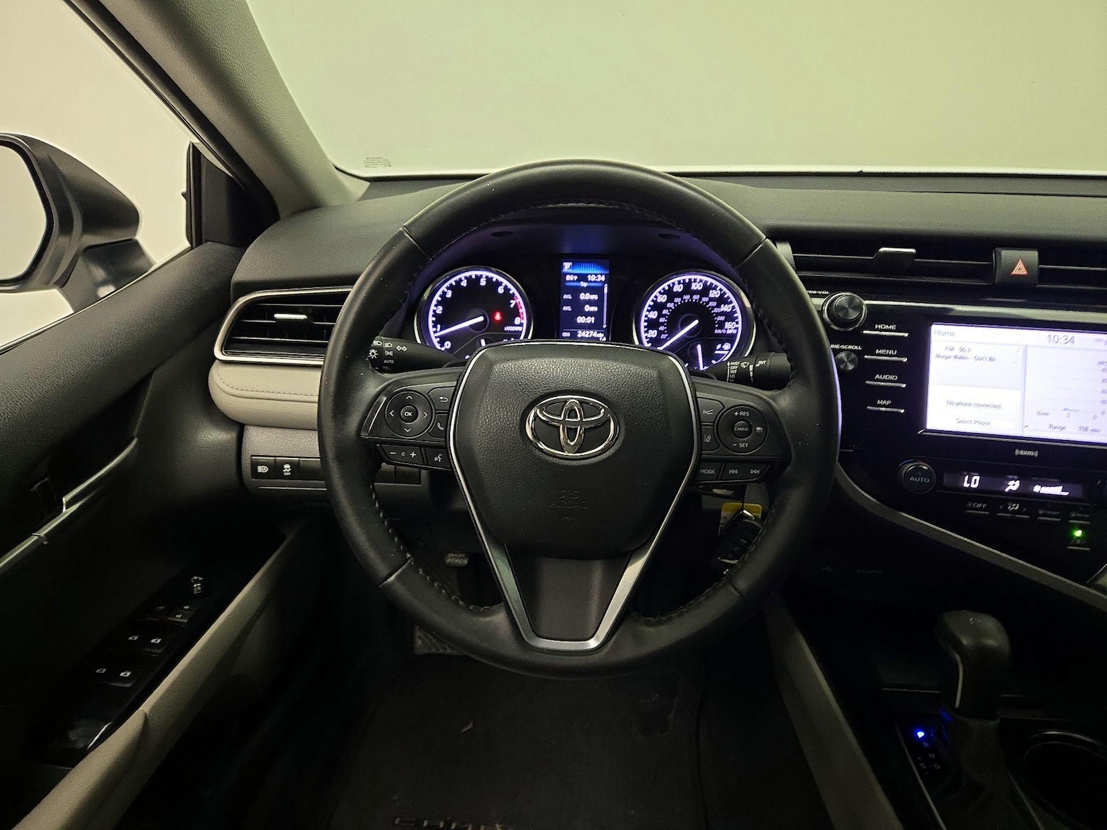 2020 Toyota Camry SE - Photo 11