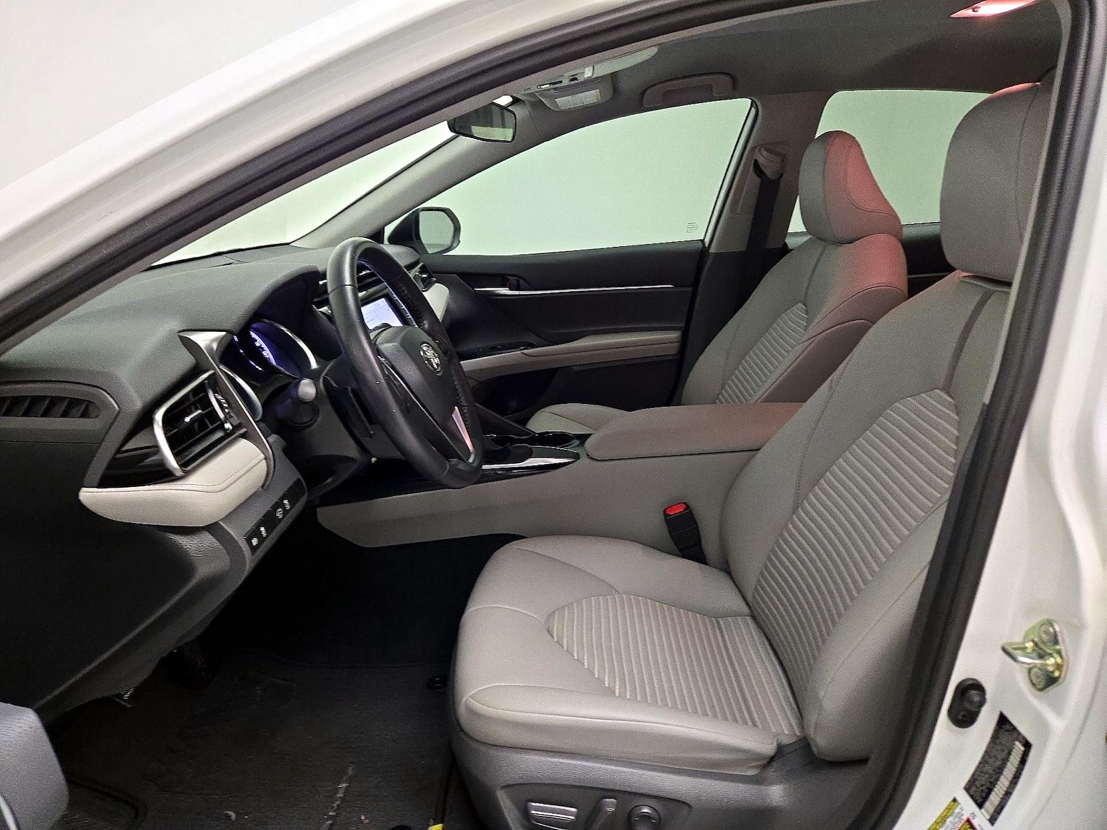 2020 Toyota Camry SE - Photo 12
