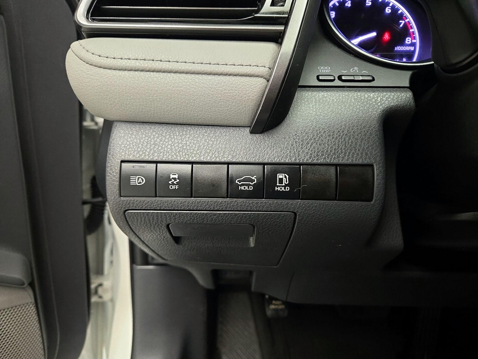 2020 Toyota Camry SE - Photo 14