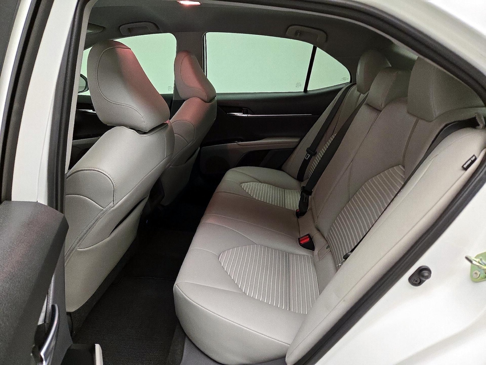 2020 Toyota Camry SE - Photo 20
