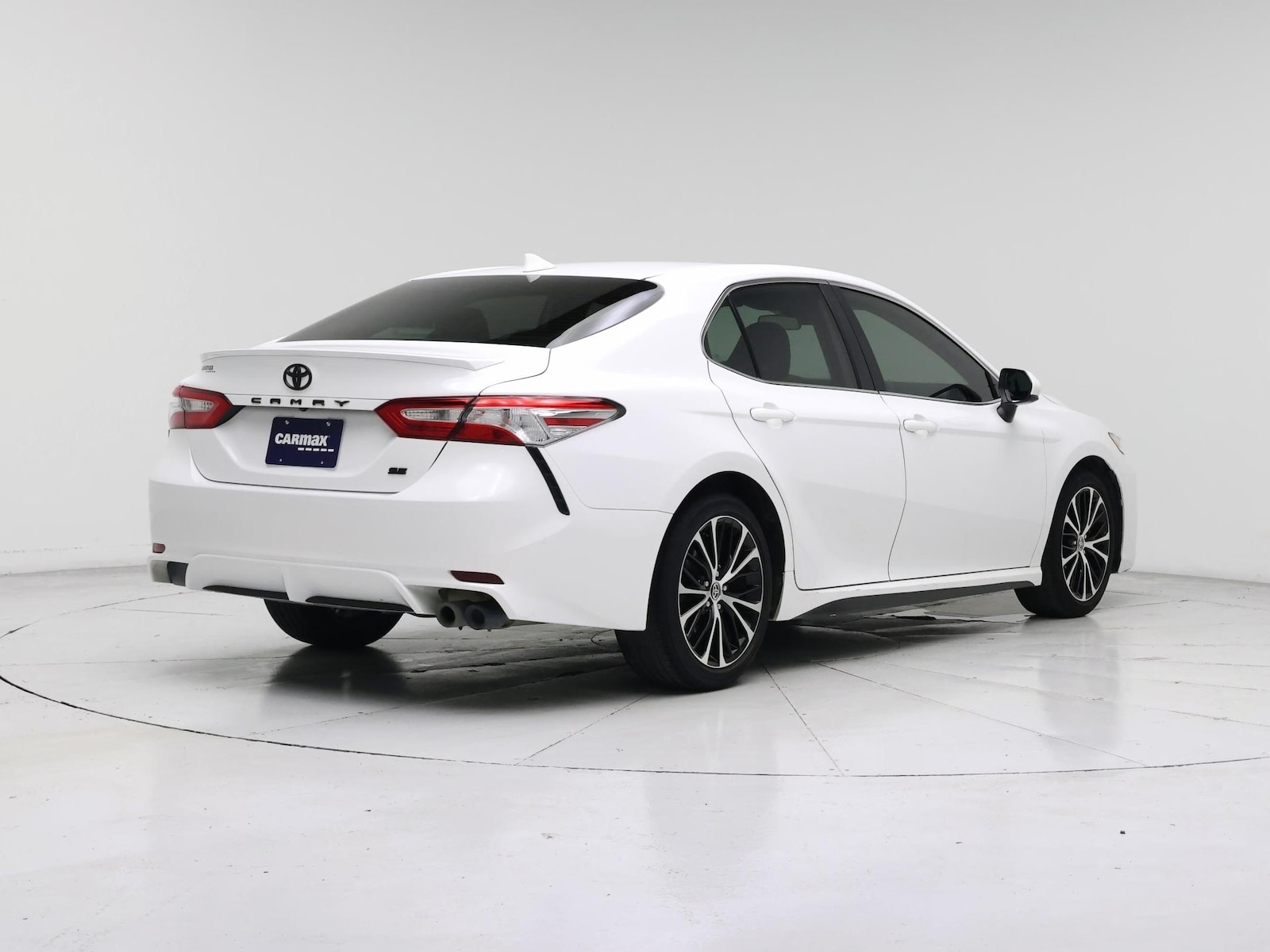 2020 Toyota Camry SE - Photo 9