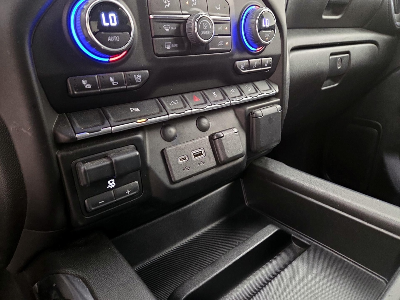 2023 Chevrolet Silverado 2500HD LTZ - Photo 19