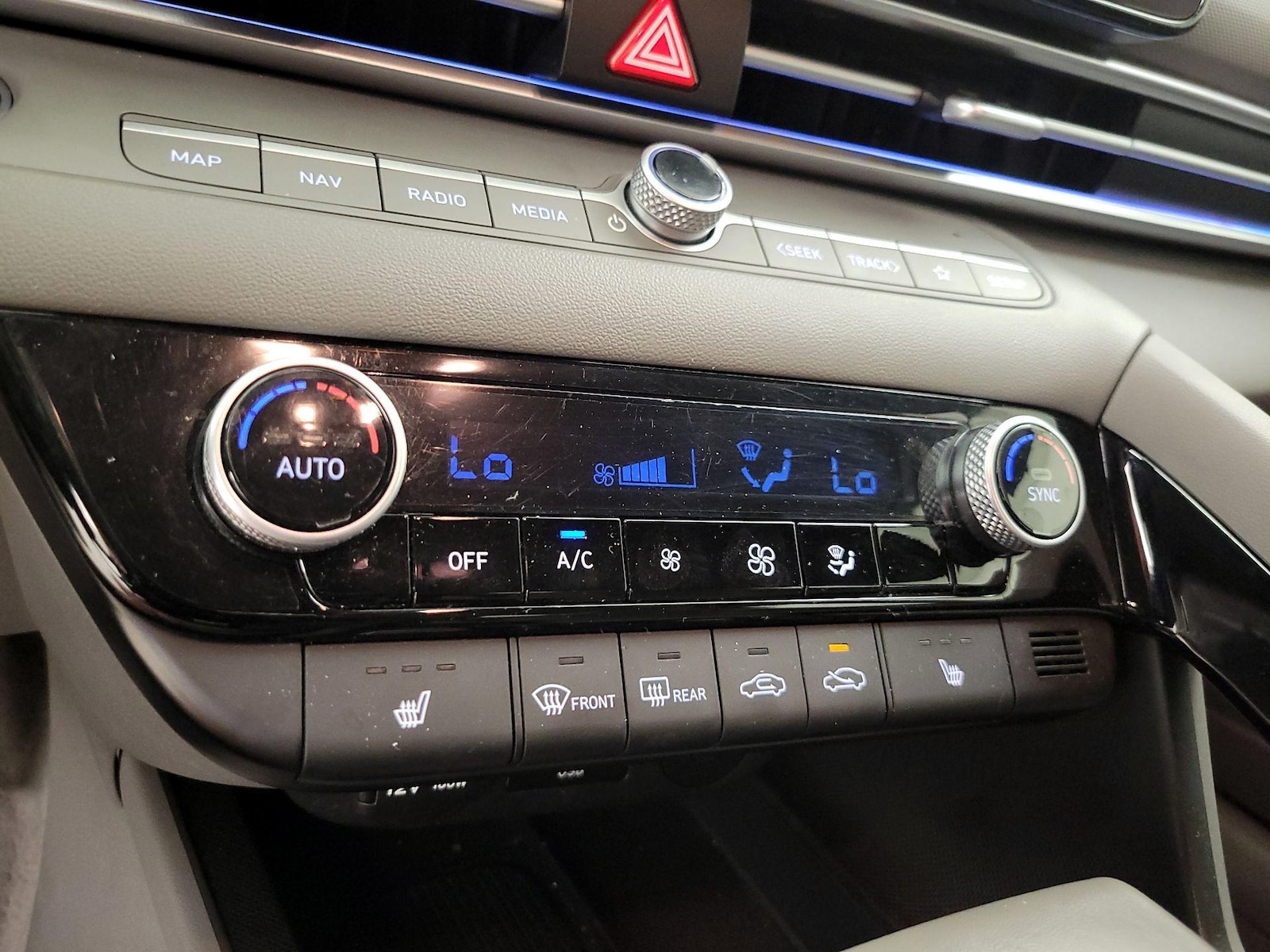 2024 Hyundai Elantra SEL - Photo 18