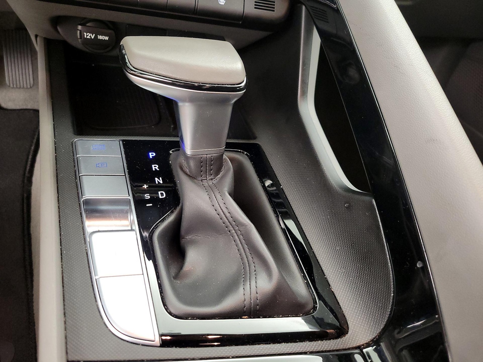 2024 Hyundai Elantra SEL - Photo 19