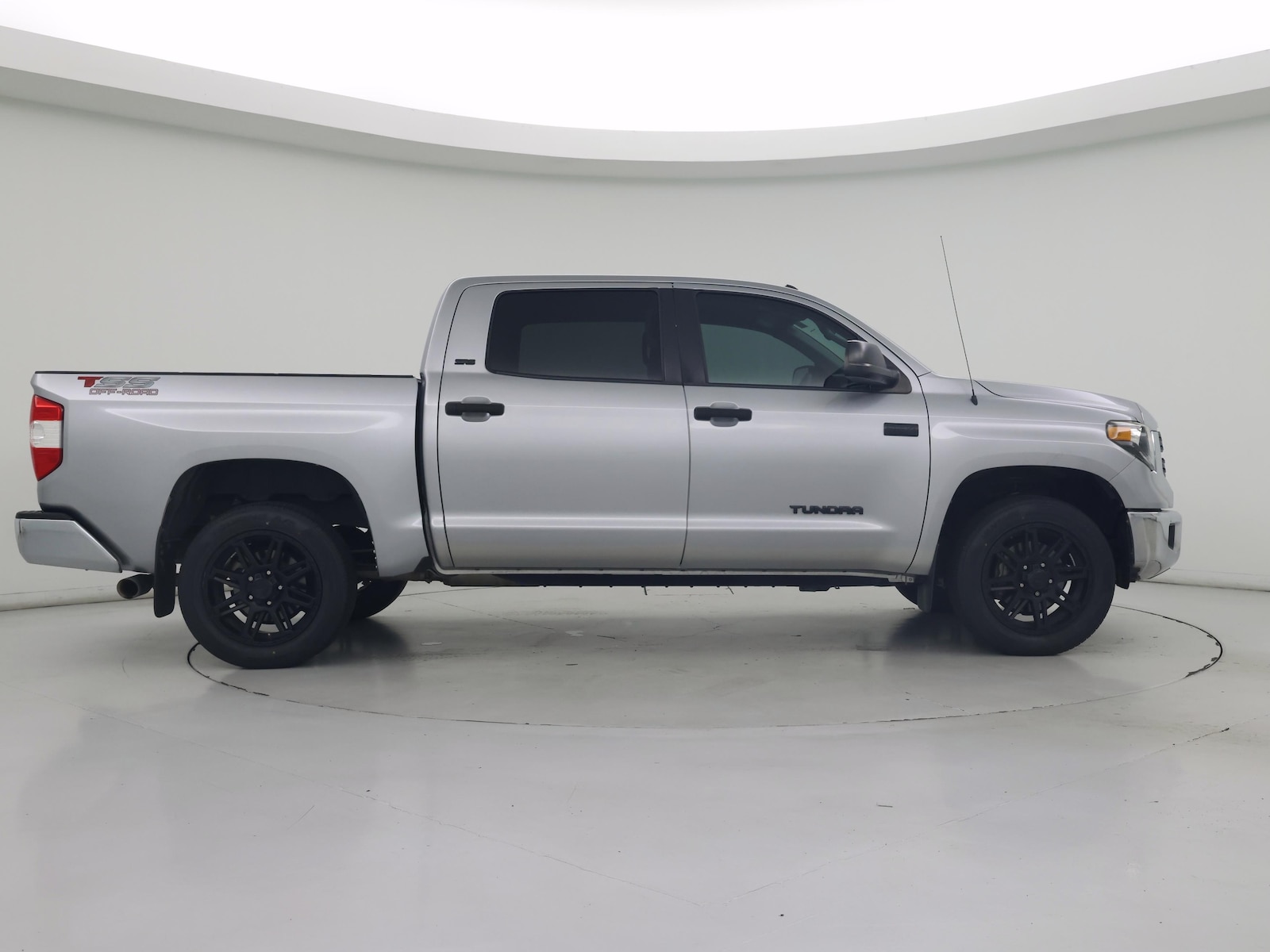 2019 Toyota Tundra SR5 - Photo 8