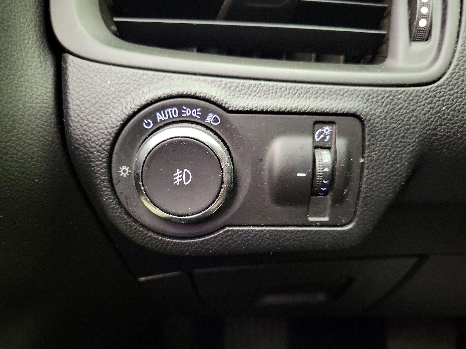 2019 Buick Envision Essence - Photo 14