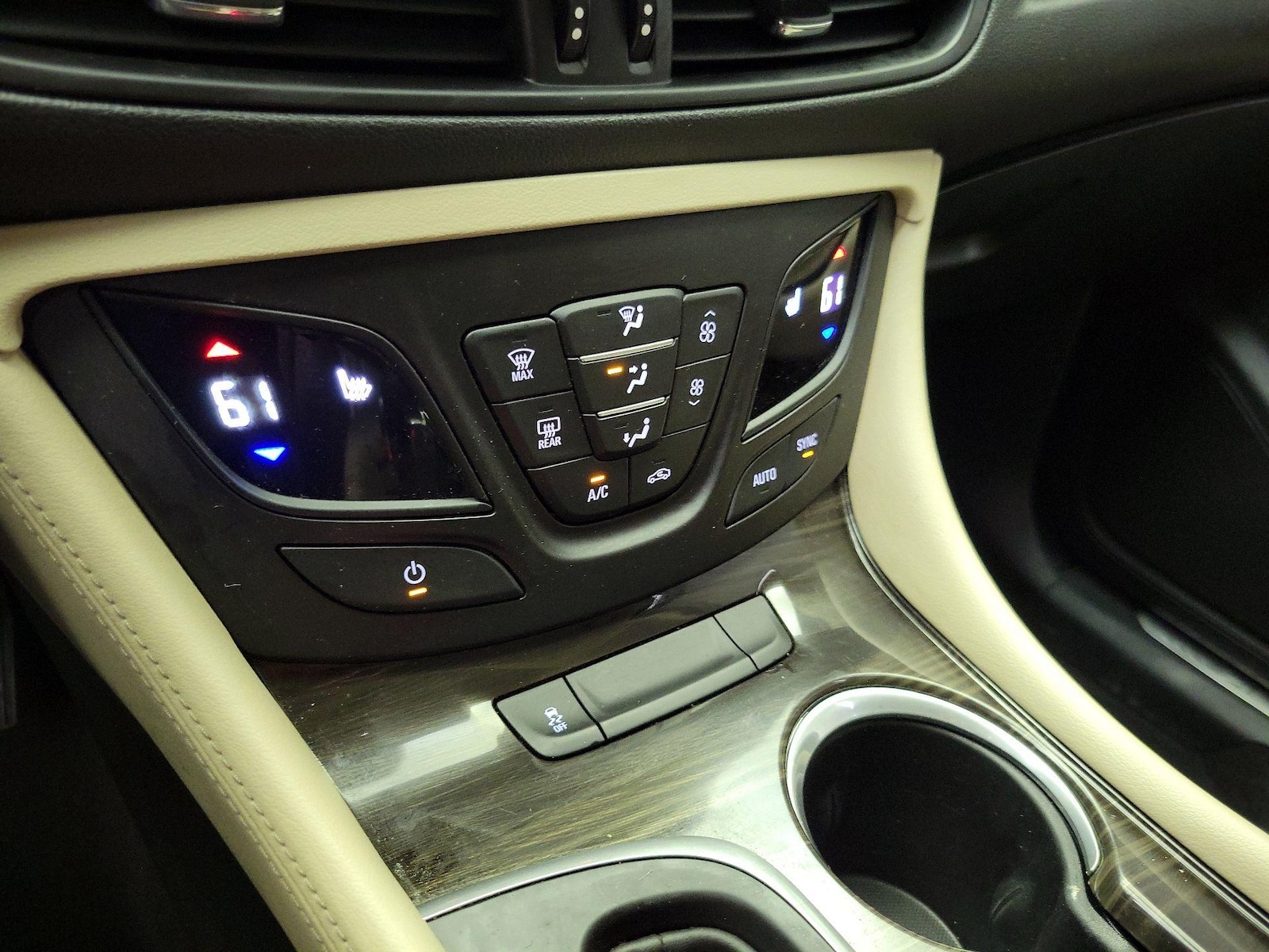 2019 Buick Envision Essence - Photo 17