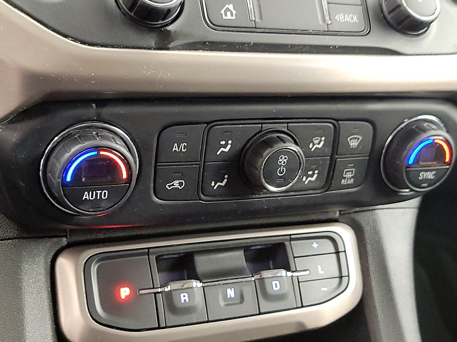2020 GMC Acadia Denali - Photo 17