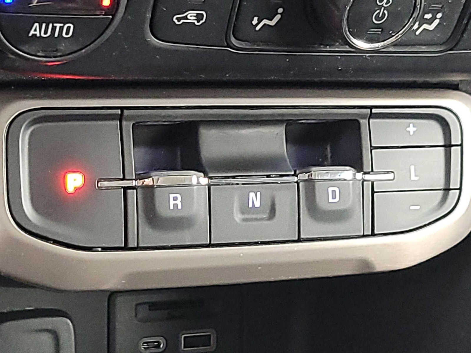 2020 GMC Acadia Denali - Photo 18