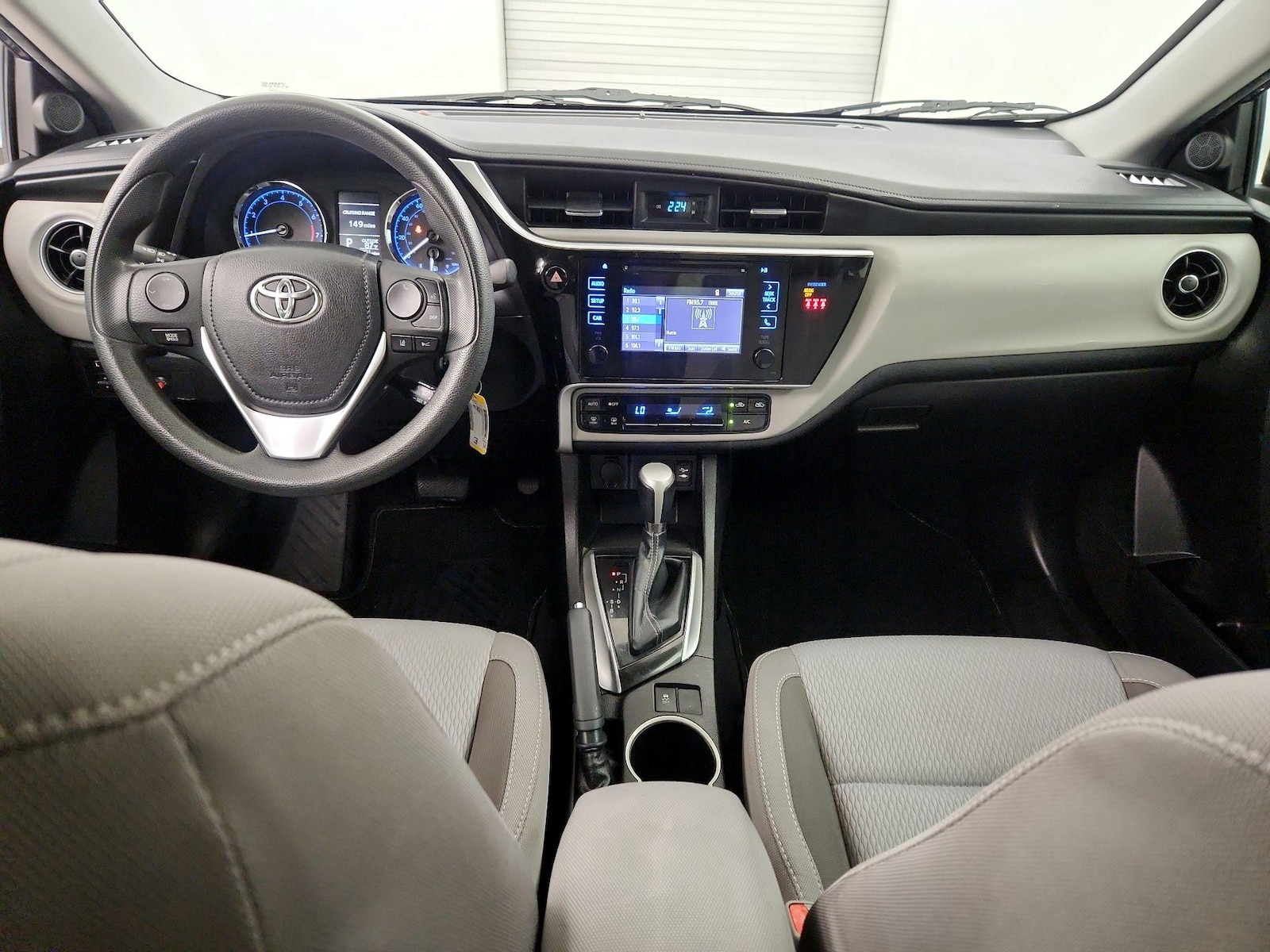 2018 Toyota Corolla LE - Photo 10