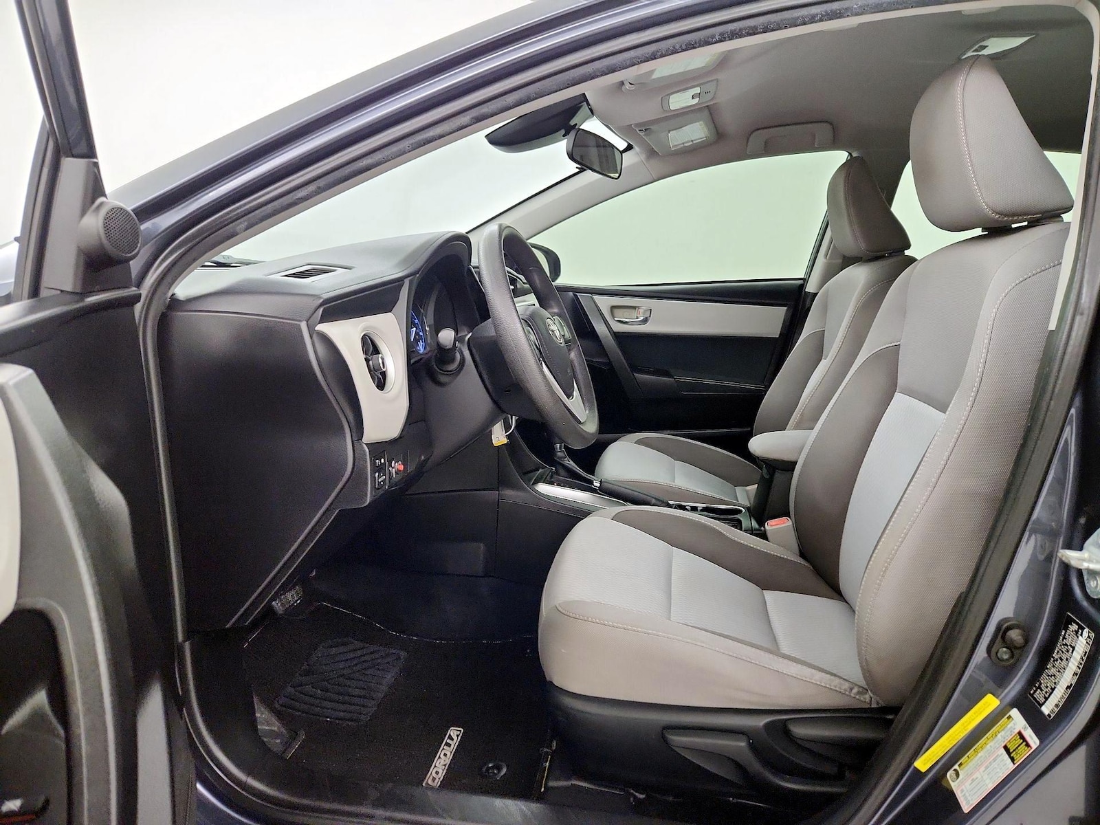 2018 Toyota Corolla LE - Photo 12