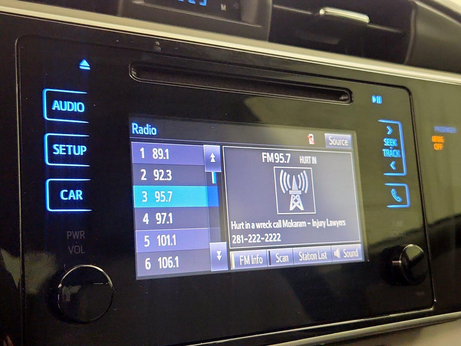2018 Toyota Corolla LE - Photo 16