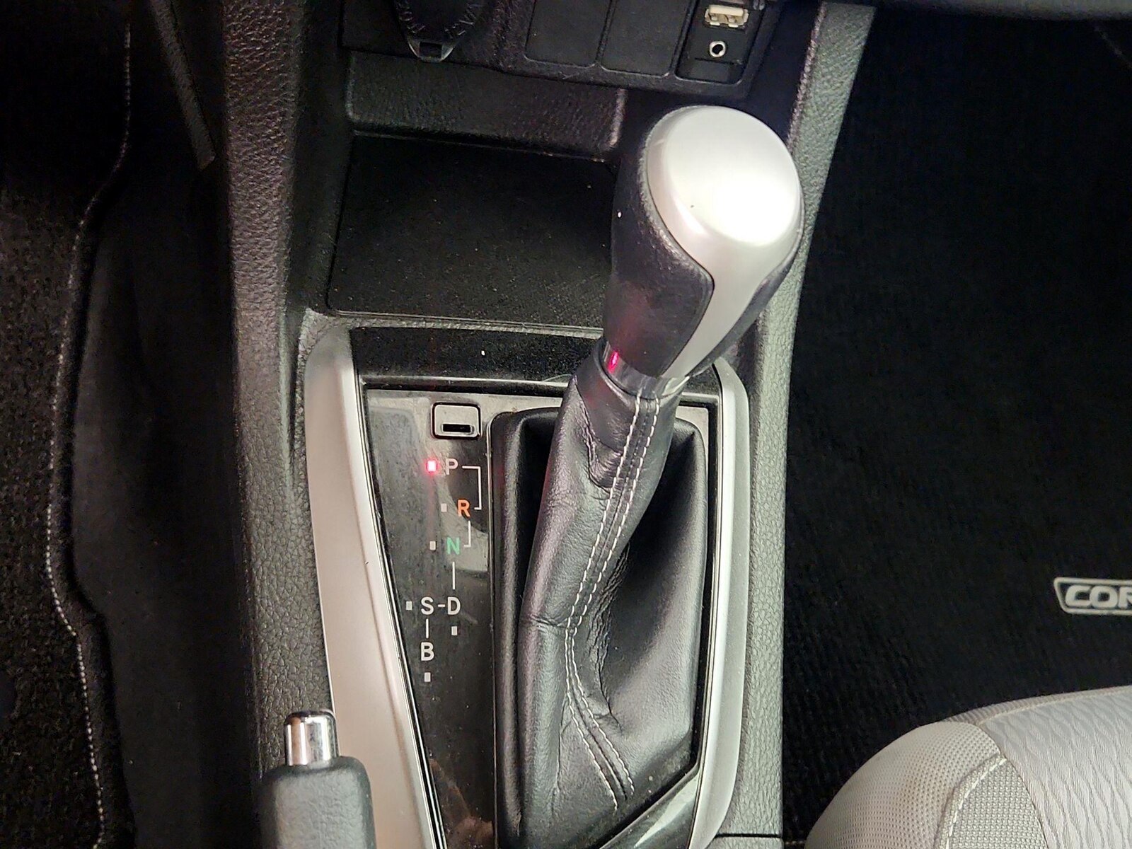 2018 Toyota Corolla LE - Photo 18