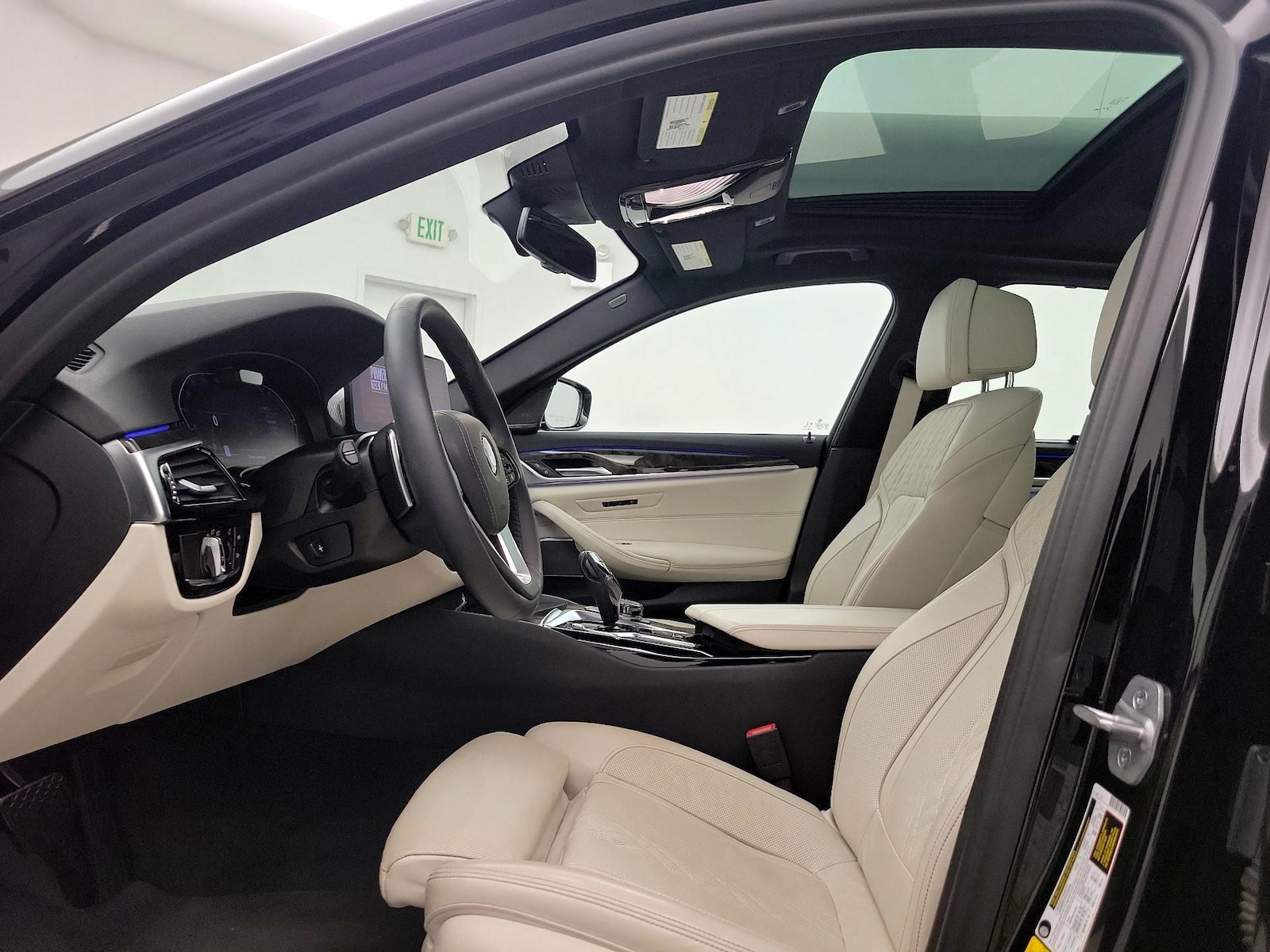 Sunroof(s) & Overhead Airbags