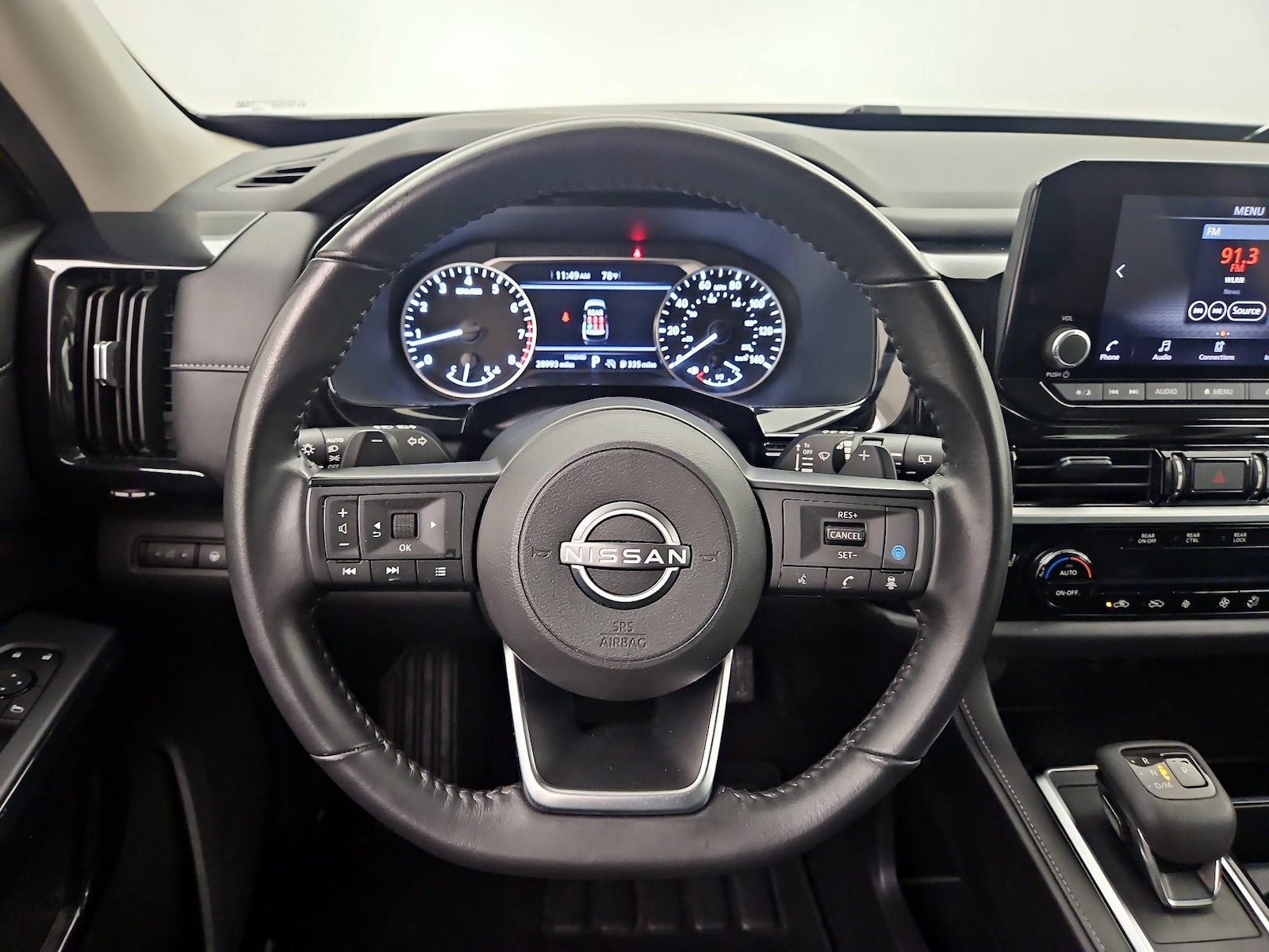 2025 Nissan Pathfinder SV - Photo 11