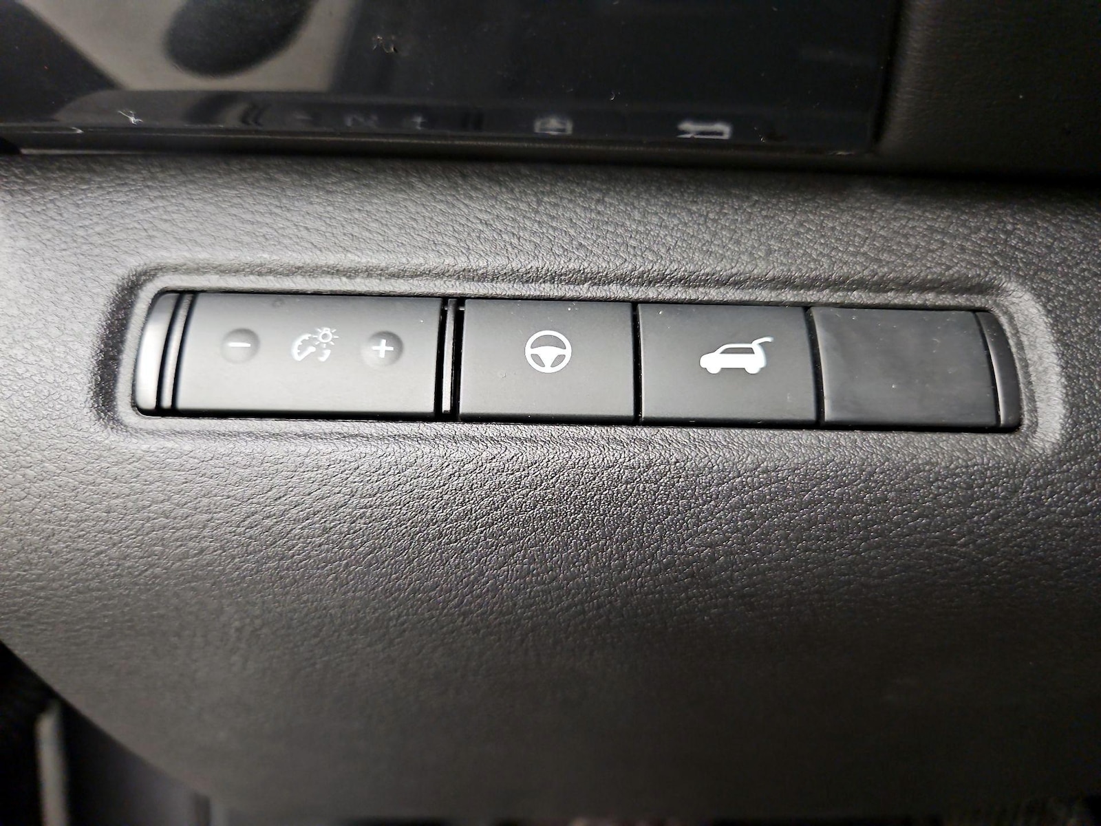 2025 Nissan Pathfinder SV - Photo 14