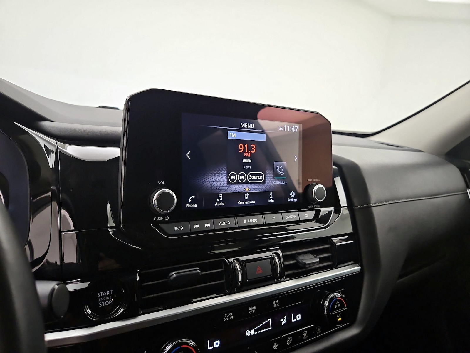 2025 Nissan Pathfinder SV - Photo 16