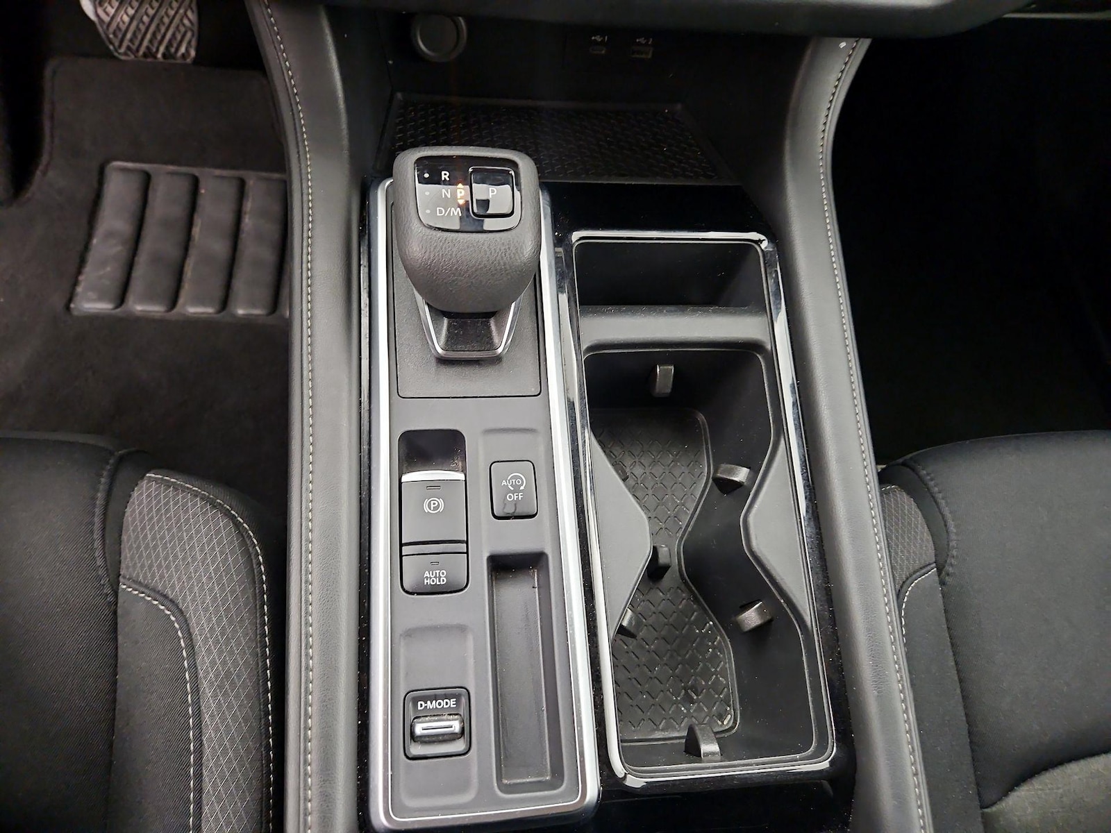 2025 Nissan Pathfinder SV - Photo 18