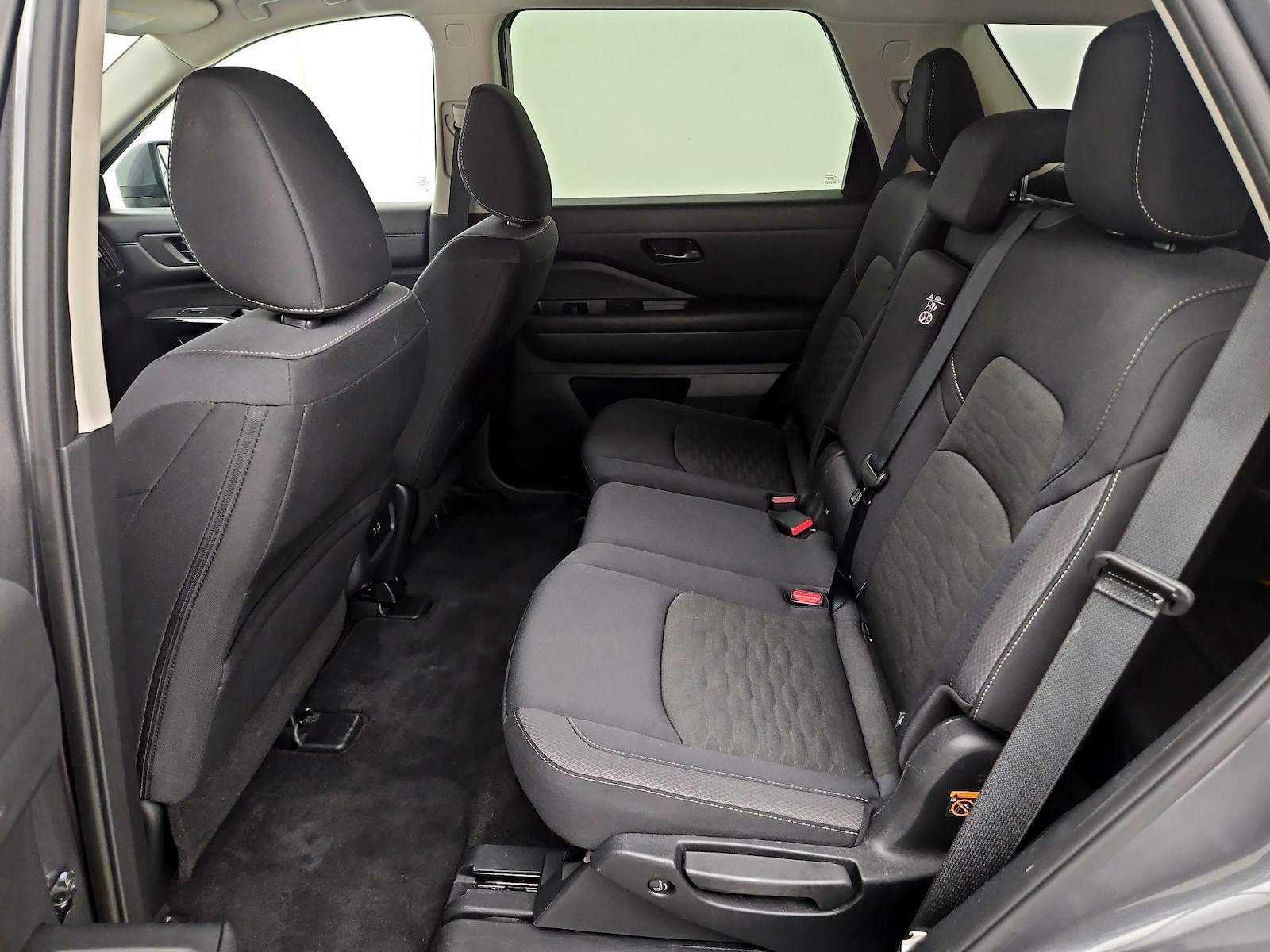 2025 Nissan Pathfinder SV - Photo 20