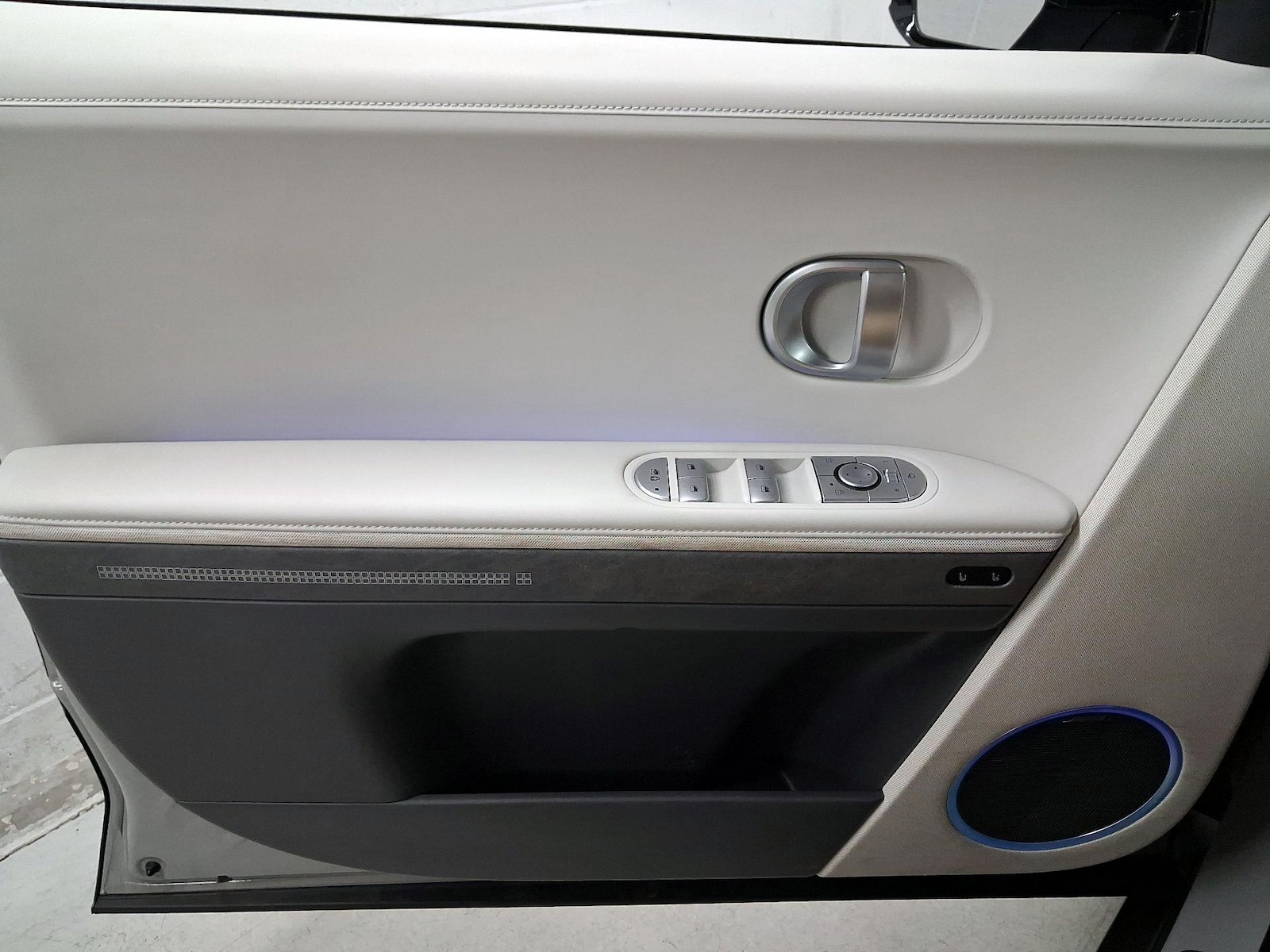 2022 Hyundai IONIQ 5 Limited - Photo 13
