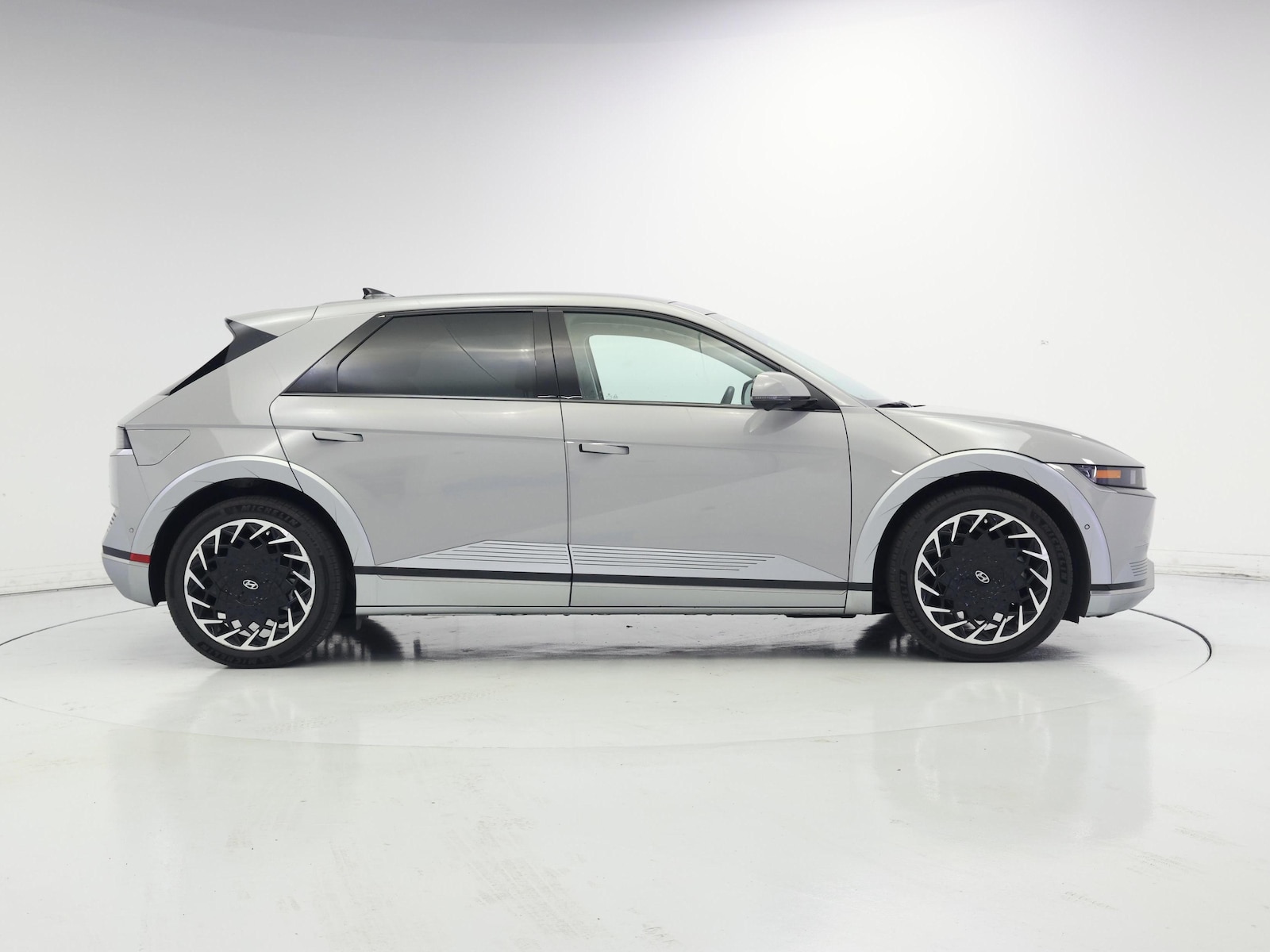 2022 Hyundai IONIQ 5 Limited - Photo 8