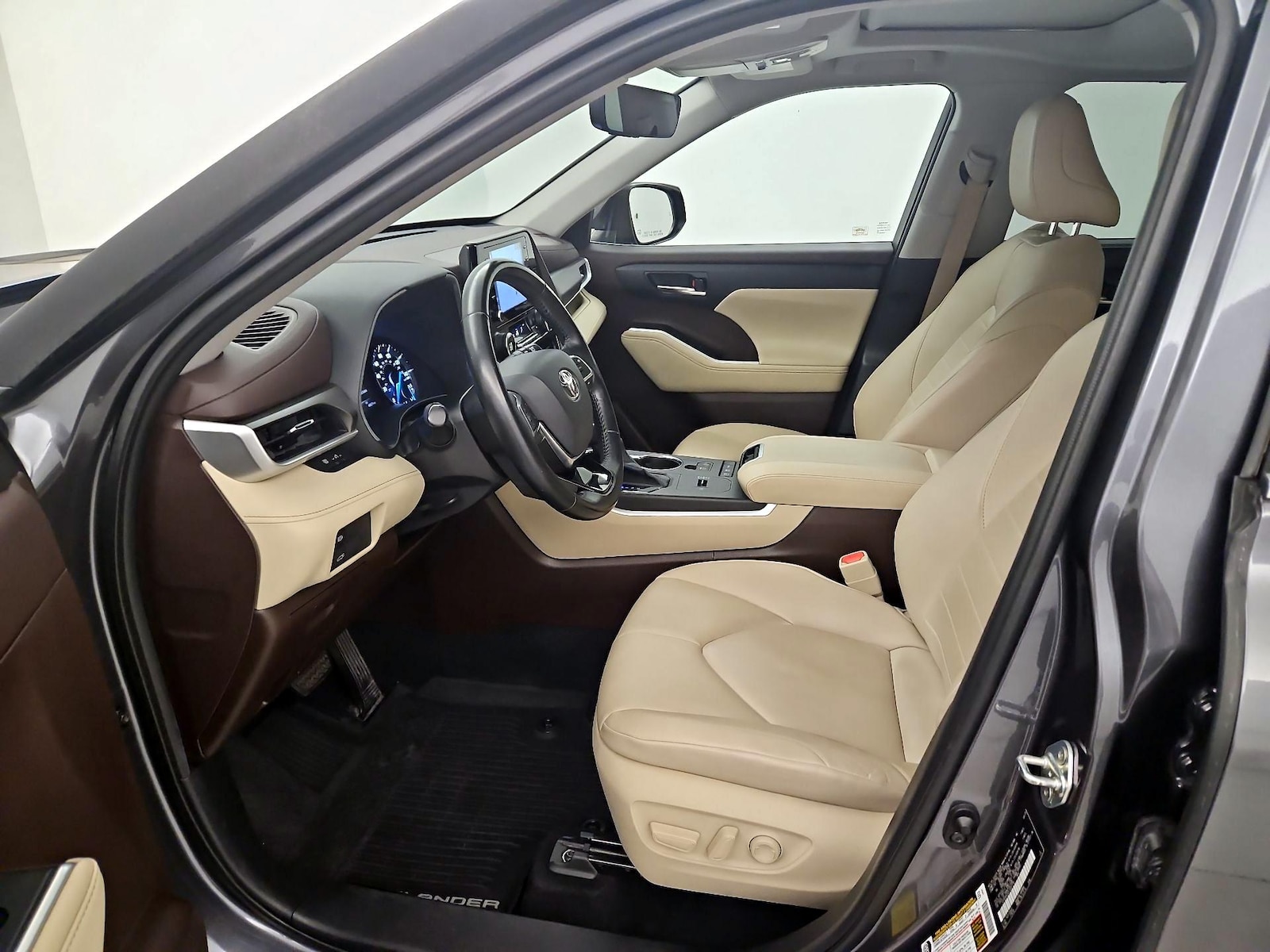 2020 Toyota Highlander XLE - Photo 12