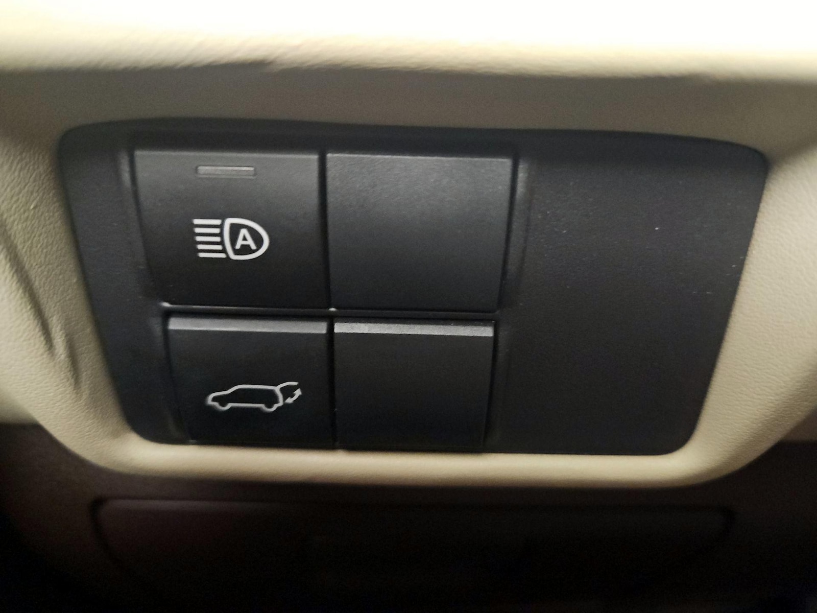 2020 Toyota Highlander XLE - Photo 14