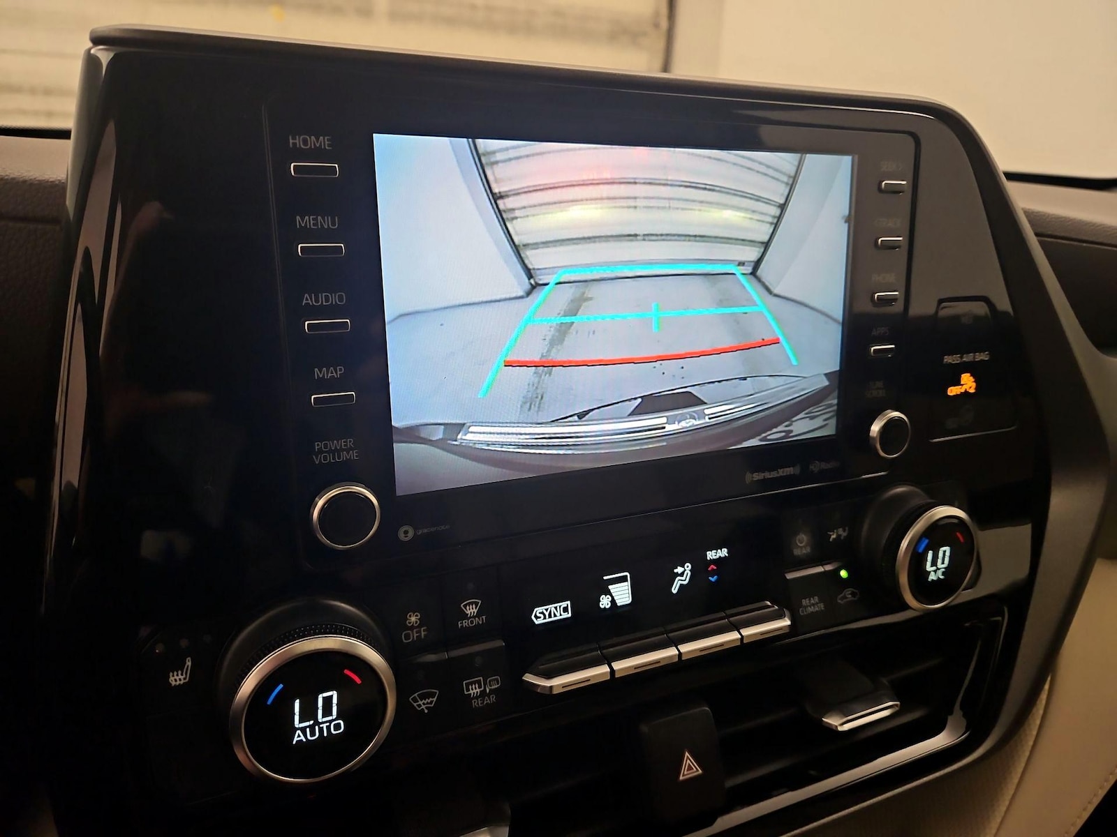 2020 Toyota Highlander XLE - Photo 16