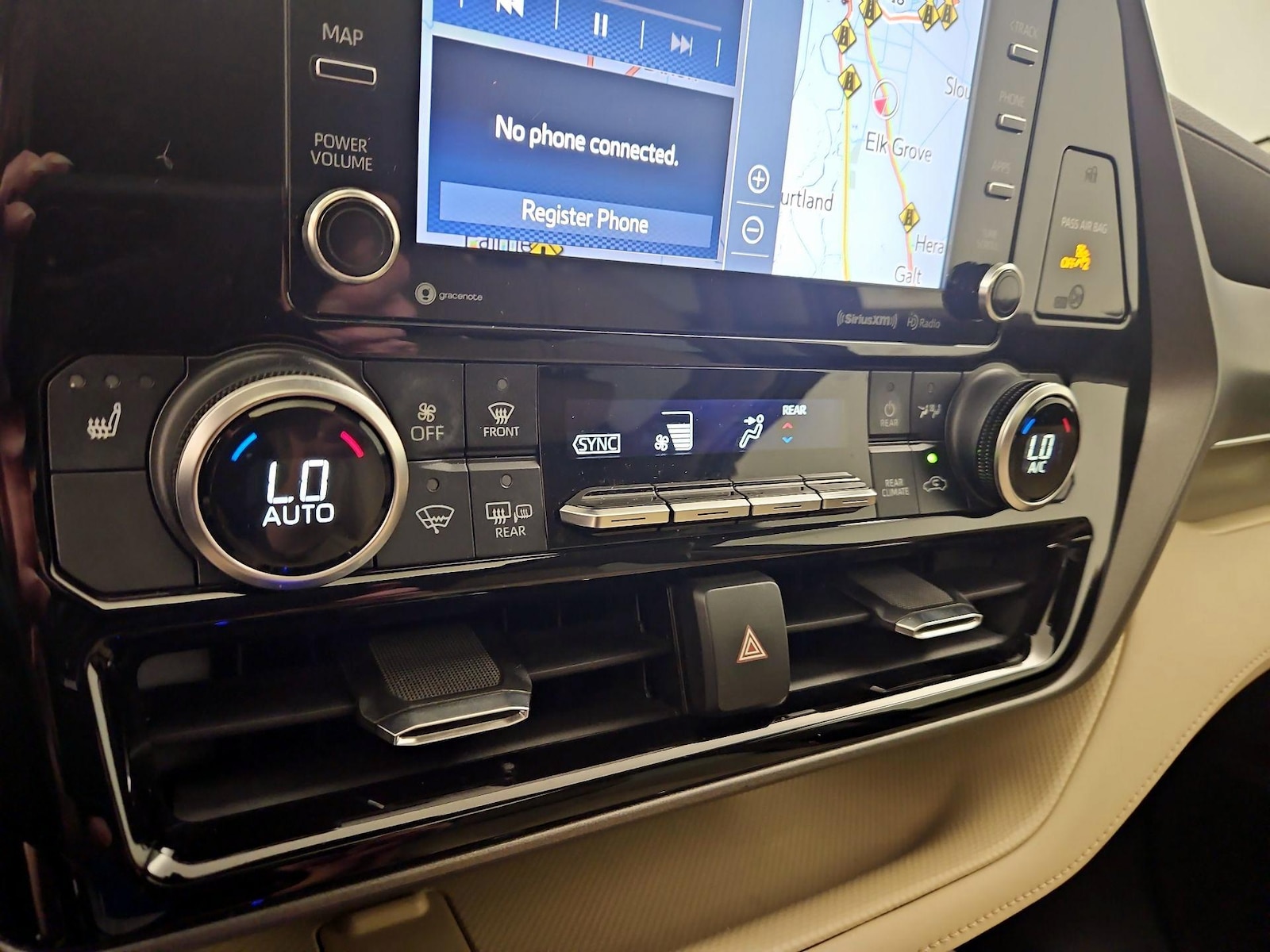 2020 Toyota Highlander XLE - Photo 18