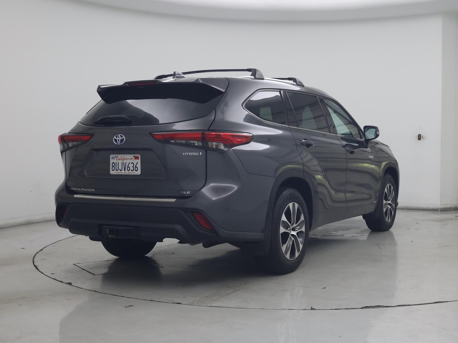 2020 Toyota Highlander XLE - Photo 9