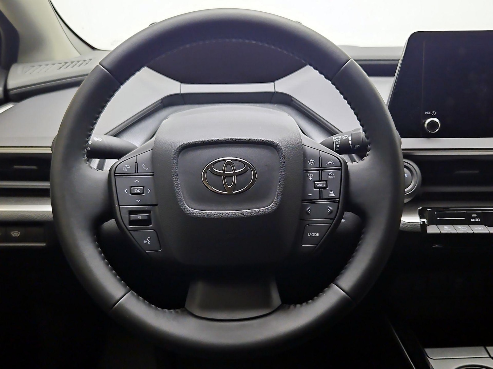 2024 Toyota Prius LE - Photo 11