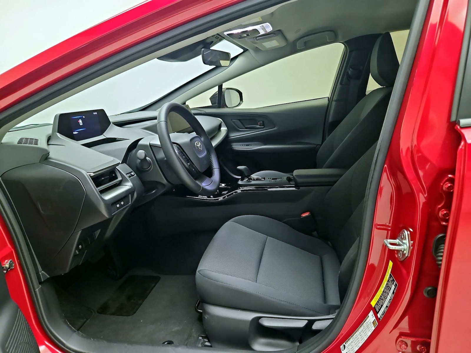2024 Toyota Prius LE - Photo 12