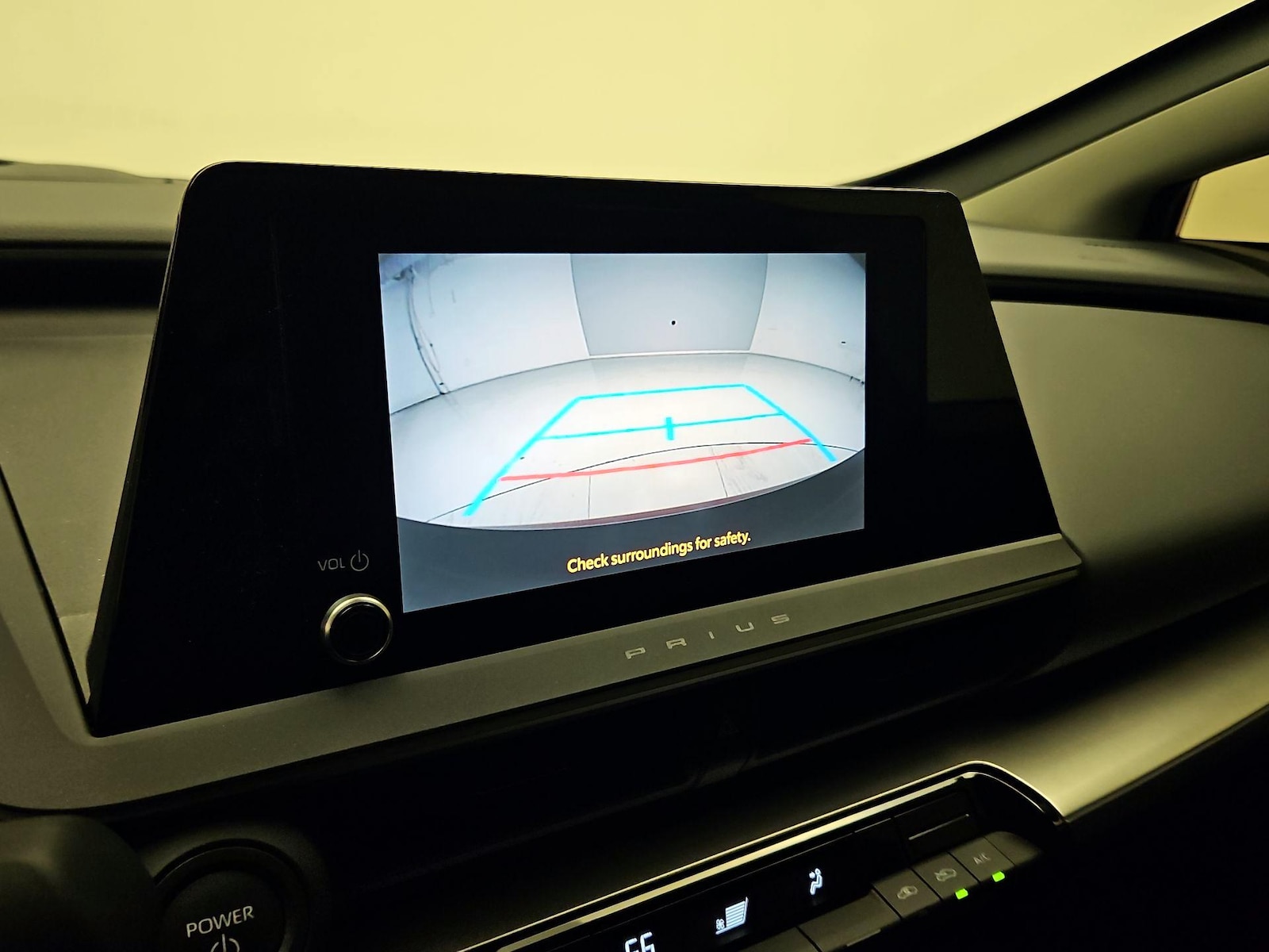 2024 Toyota Prius LE - Photo 15