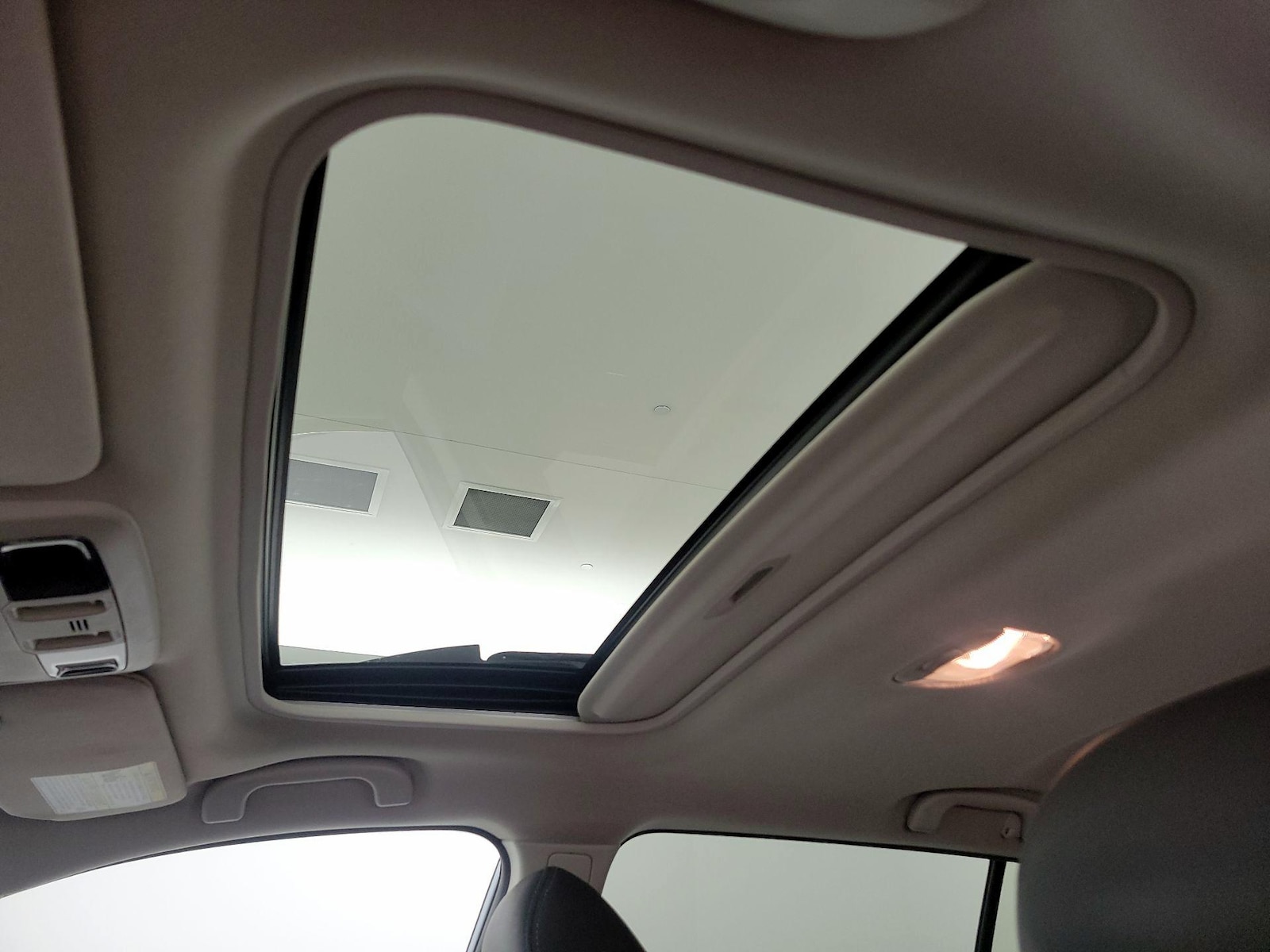 Sunroof(s) & Overhead Airbags