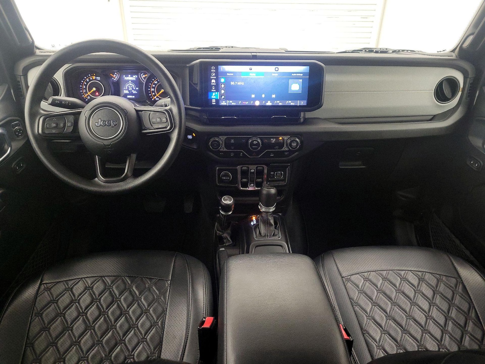 2025 Jeep Gladiator Nighthawk - Photo 10