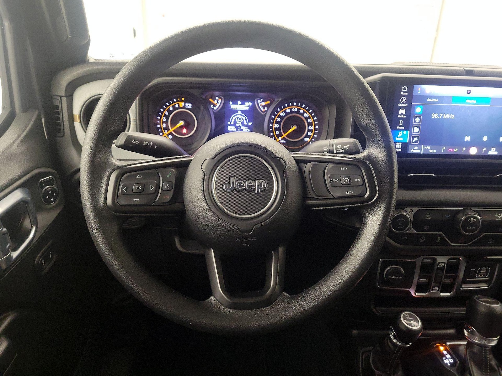 2025 Jeep Gladiator Nighthawk - Photo 11