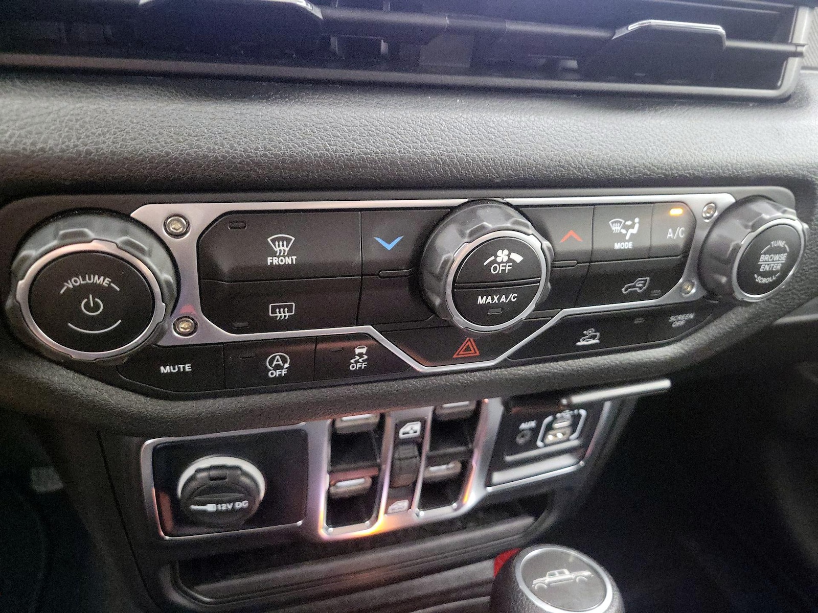 2025 Jeep Gladiator Nighthawk - Photo 17