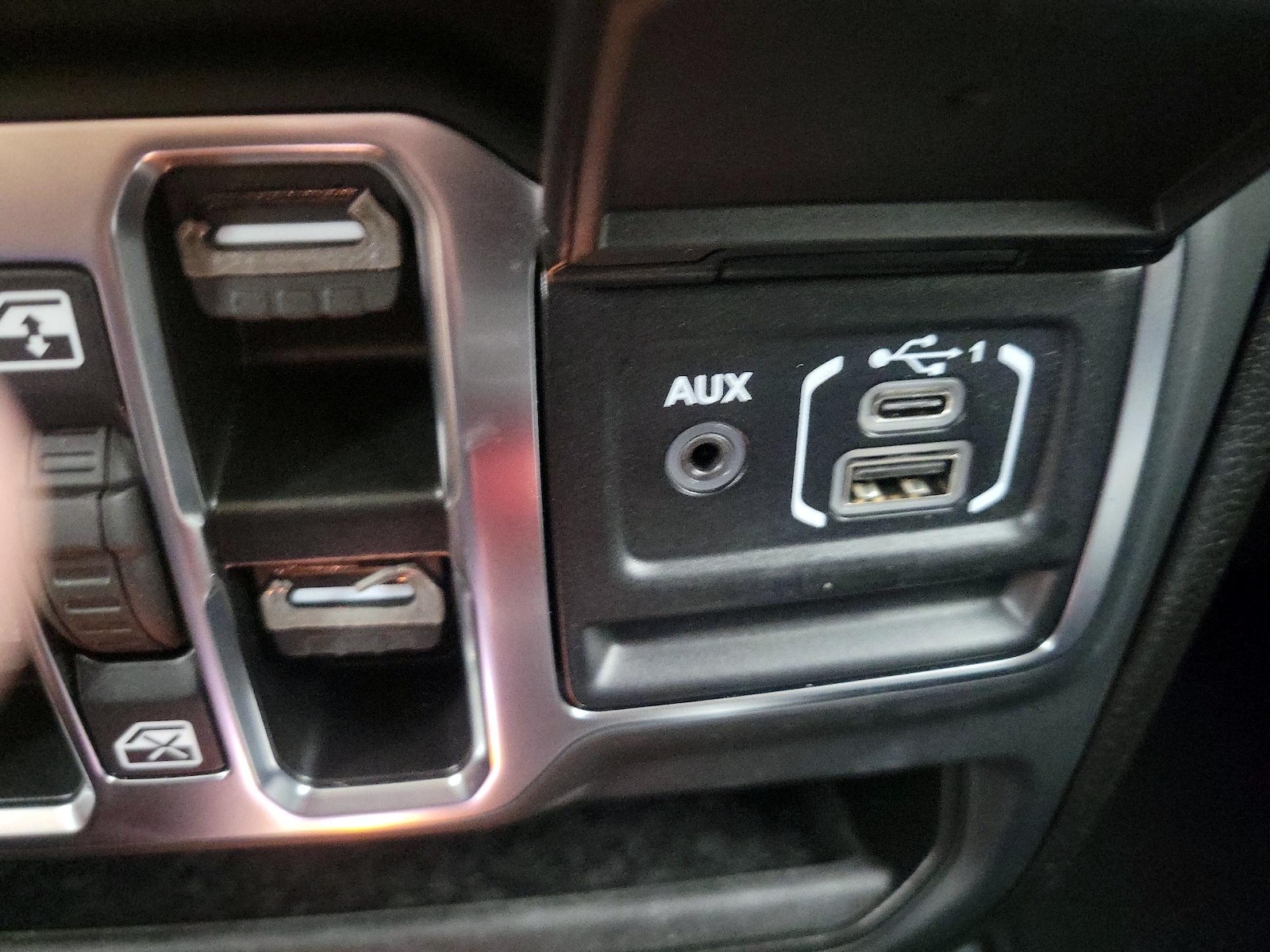 2025 Jeep Gladiator Nighthawk - Photo 19