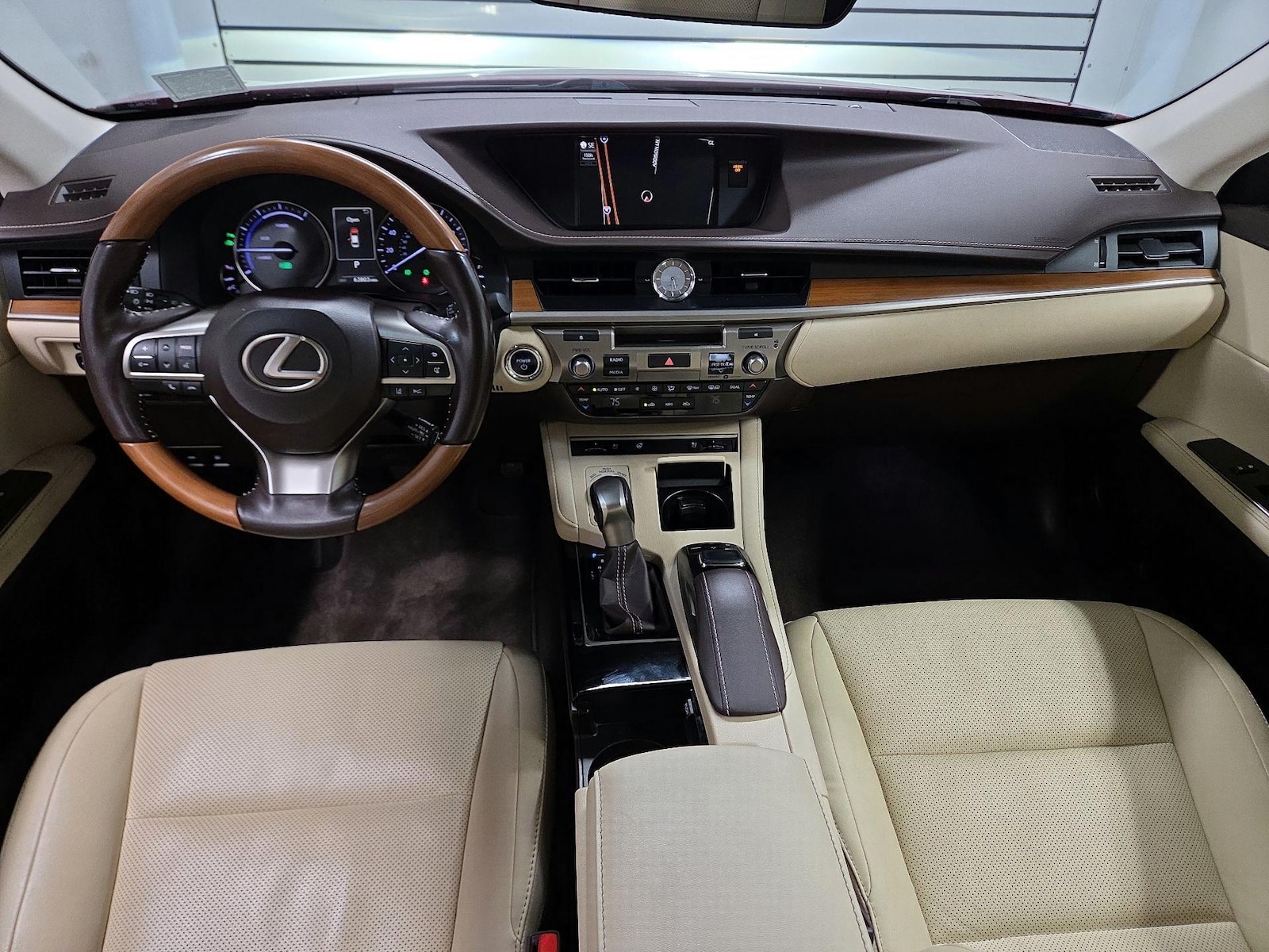 2017 Lexus ES 300h - Photo 10