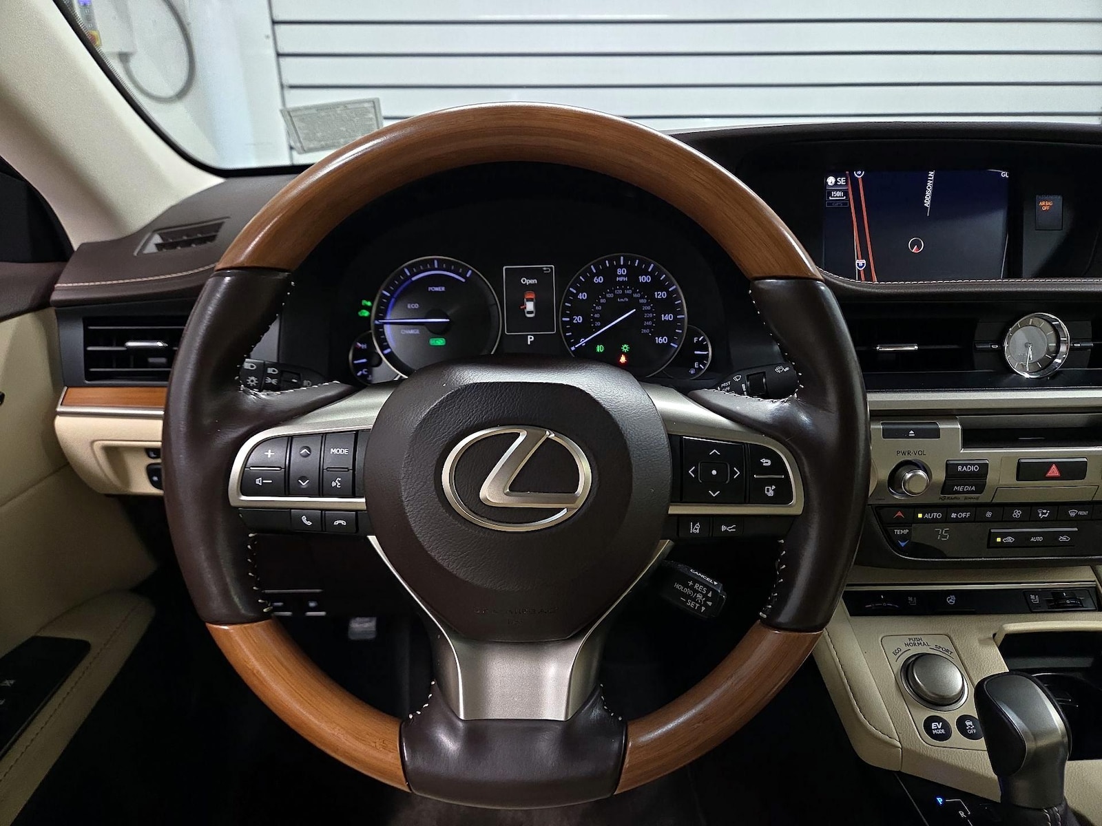 2017 Lexus ES 300h - Photo 11