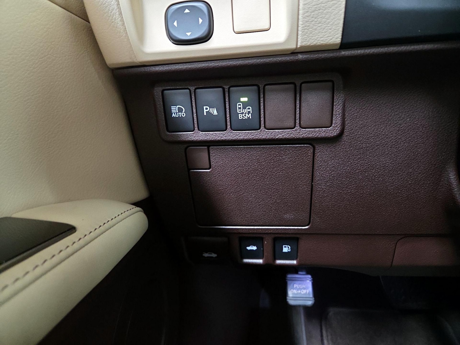 2017 Lexus ES 300h - Photo 14