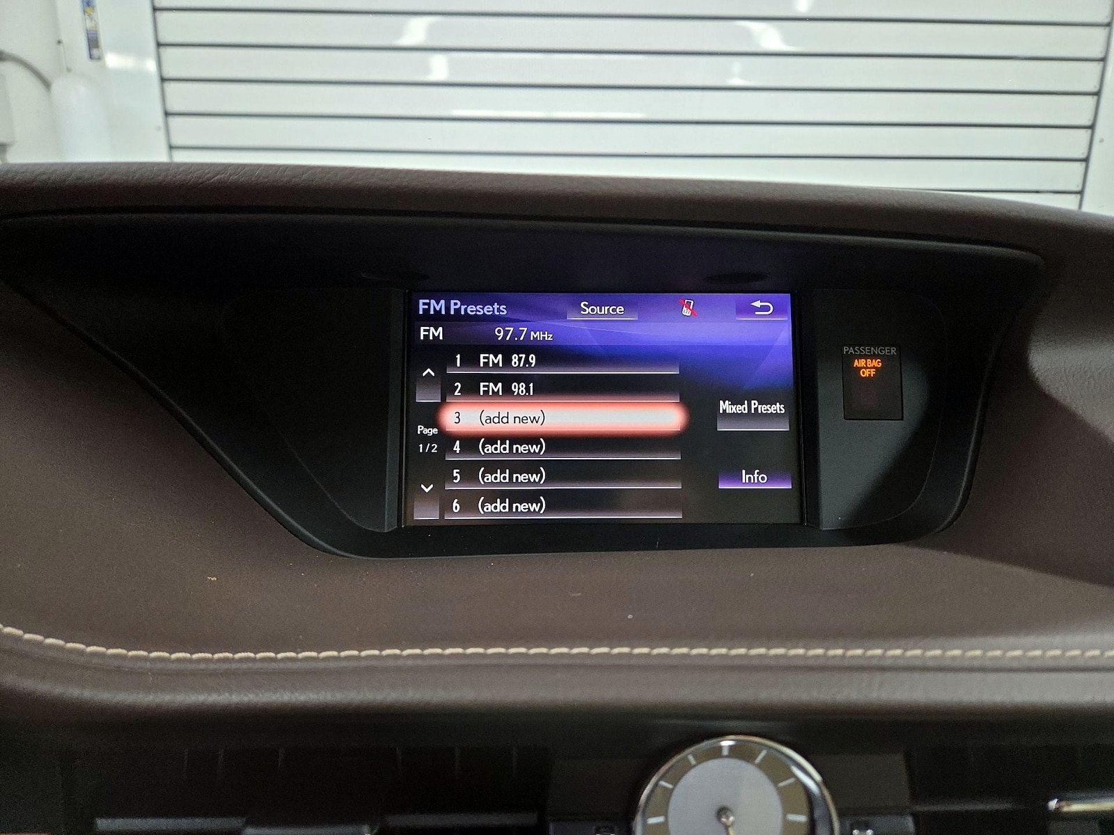 2017 Lexus ES 300h - Photo 17