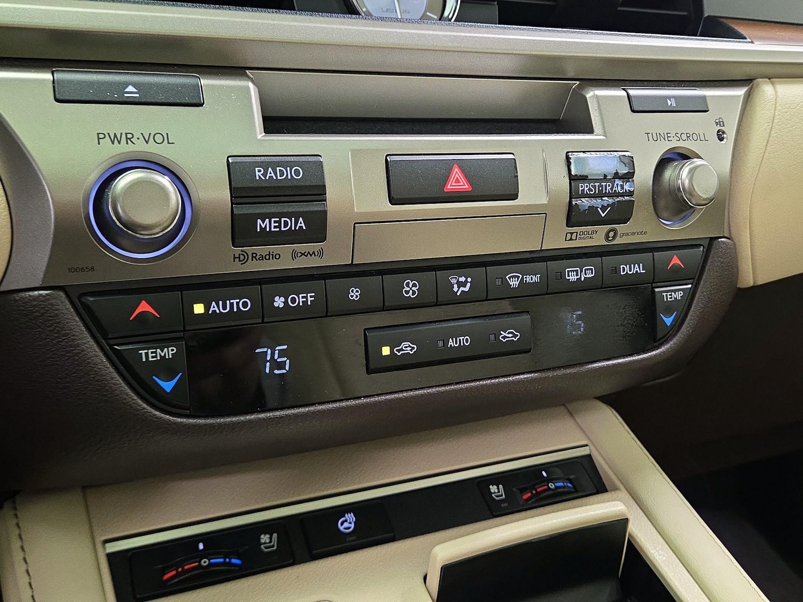 2017 Lexus ES 300h - Photo 18
