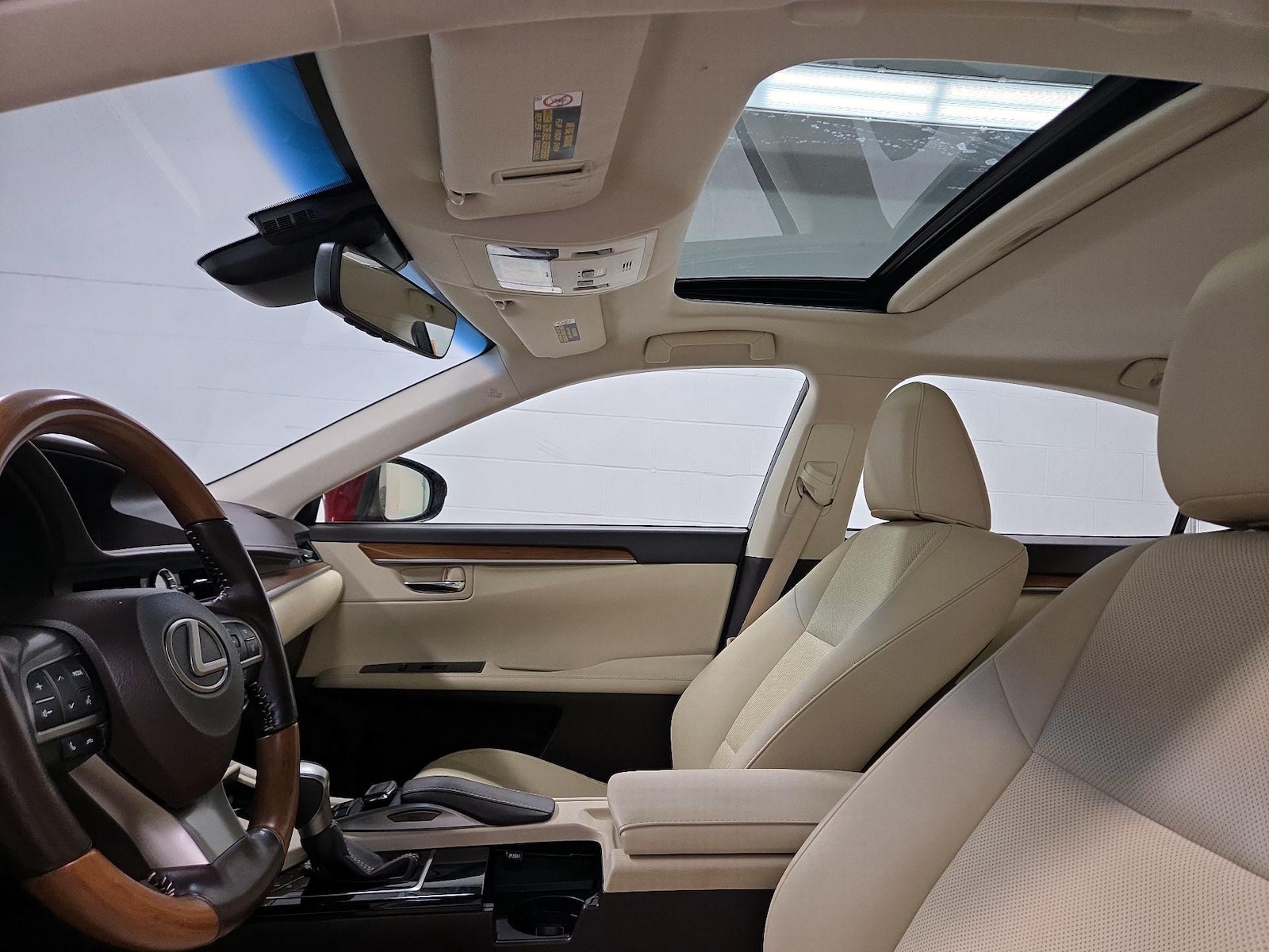 2017 Lexus ES 300h - Photo 21