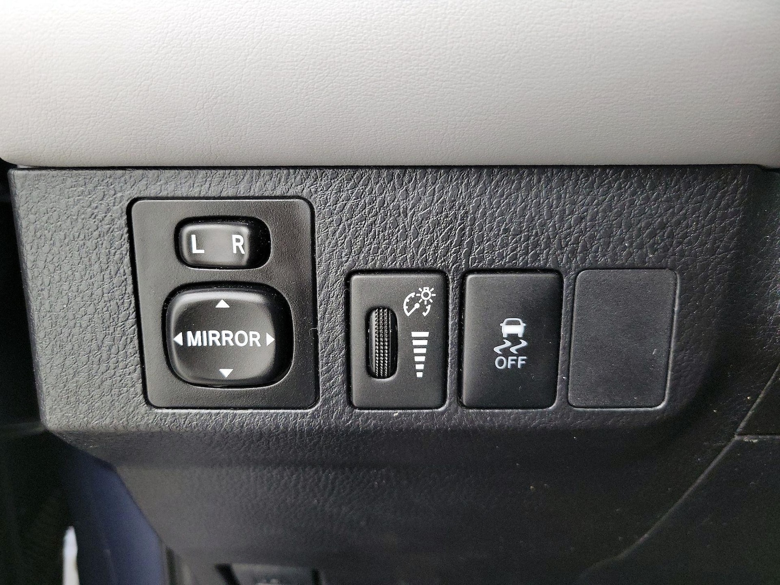 2014 Toyota RAV4 Limited - Photo 14