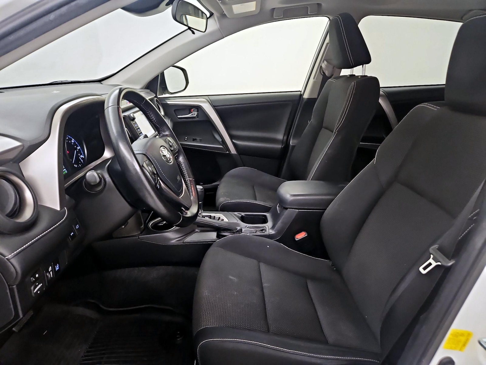2017 Toyota RAV4 XLE - Photo 12